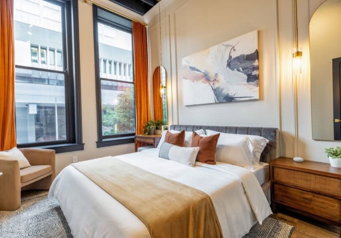 Luxury 3-bedroom Suites Sleeps 8